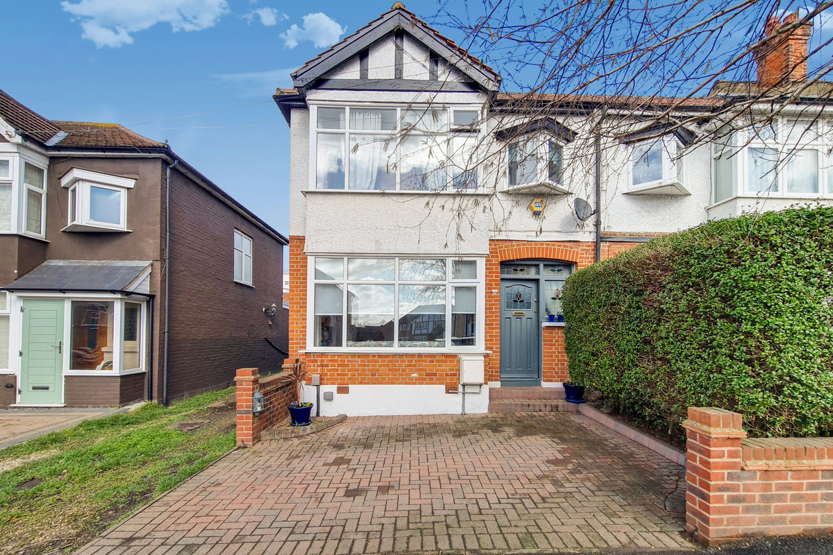 Albert Avenue, Chingford, E4