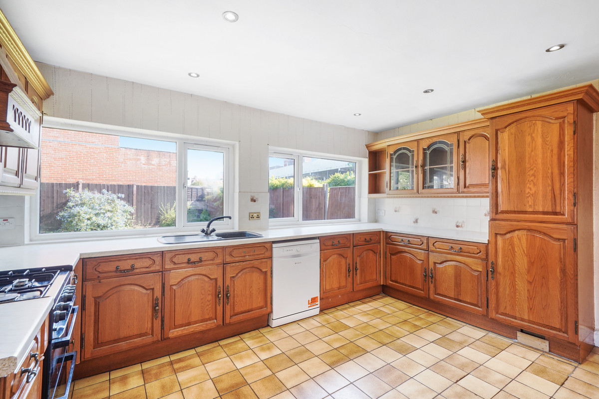 Albert Avenue, Chingford, E4