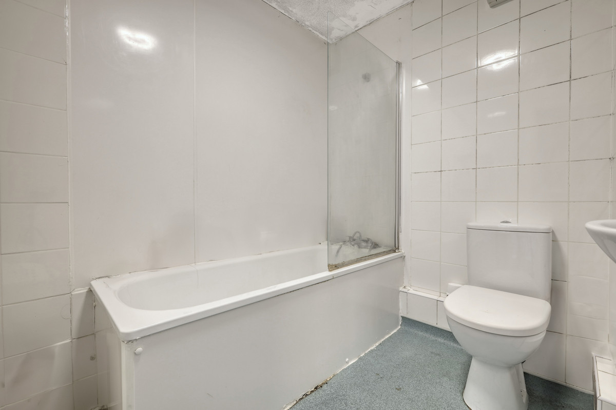Hale End Road, Woodford Green, IG8
