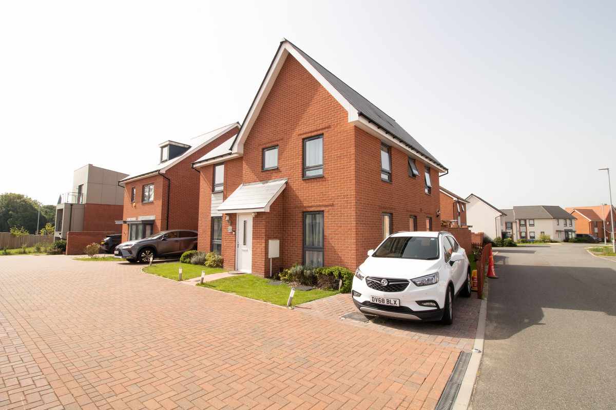 Blackthorn Drive, Harlow, CM17