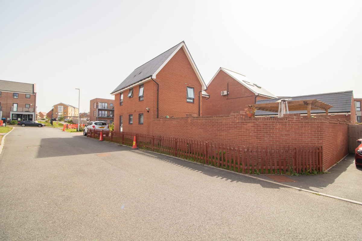 Blackthorn Drive, Harlow, CM17